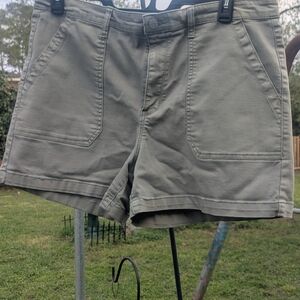 Wonderly High-Waist Utility Shorts in Olive Green